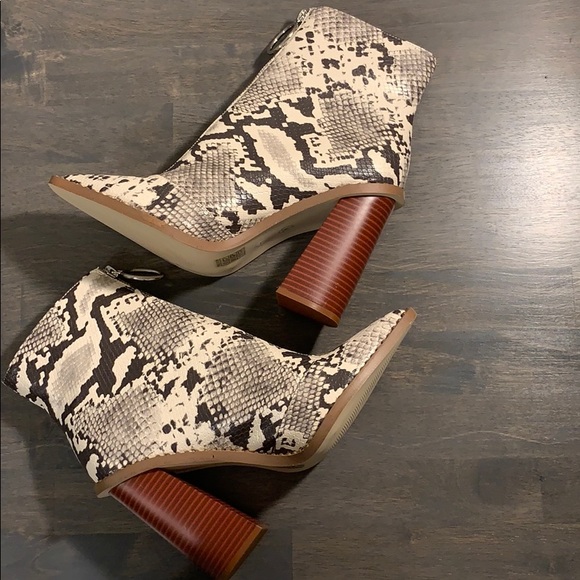 Misguided Snakeskin Ankle Heel Boots Front Zipper - Picture 7 of 16